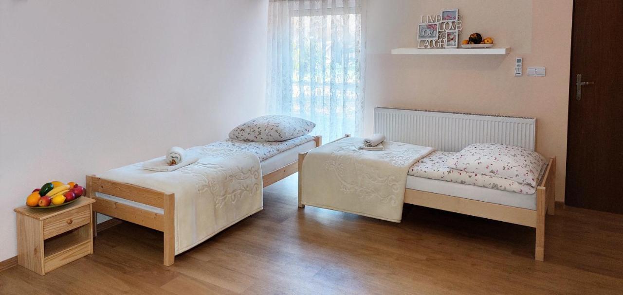 Apartamenty Gorki Male Tuszyn Exteriör bild
