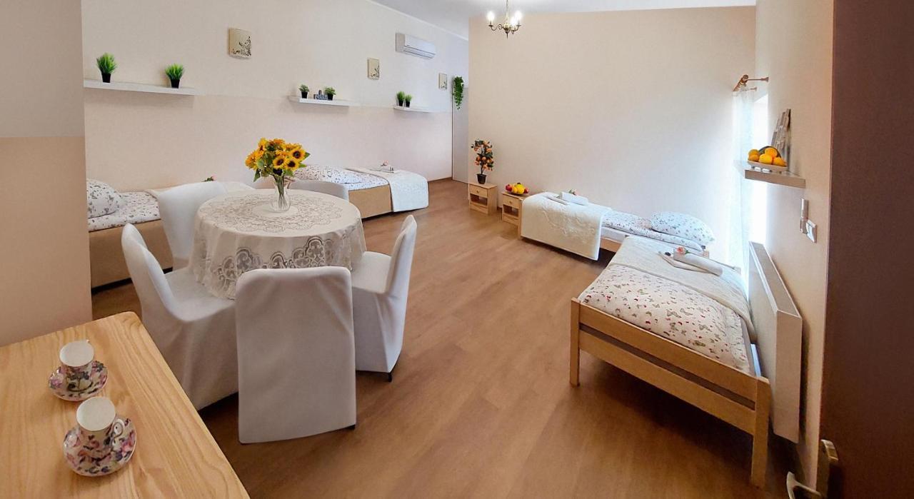 Apartamenty Gorki Male Tuszyn Exteriör bild