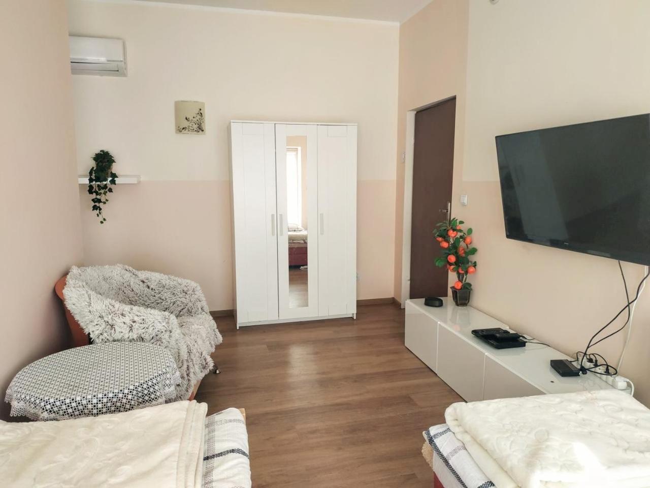 Apartamenty Gorki Male Tuszyn Exteriör bild