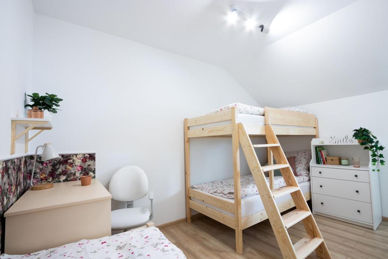 Apartamenty Gorki Male Tuszyn Exteriör bild