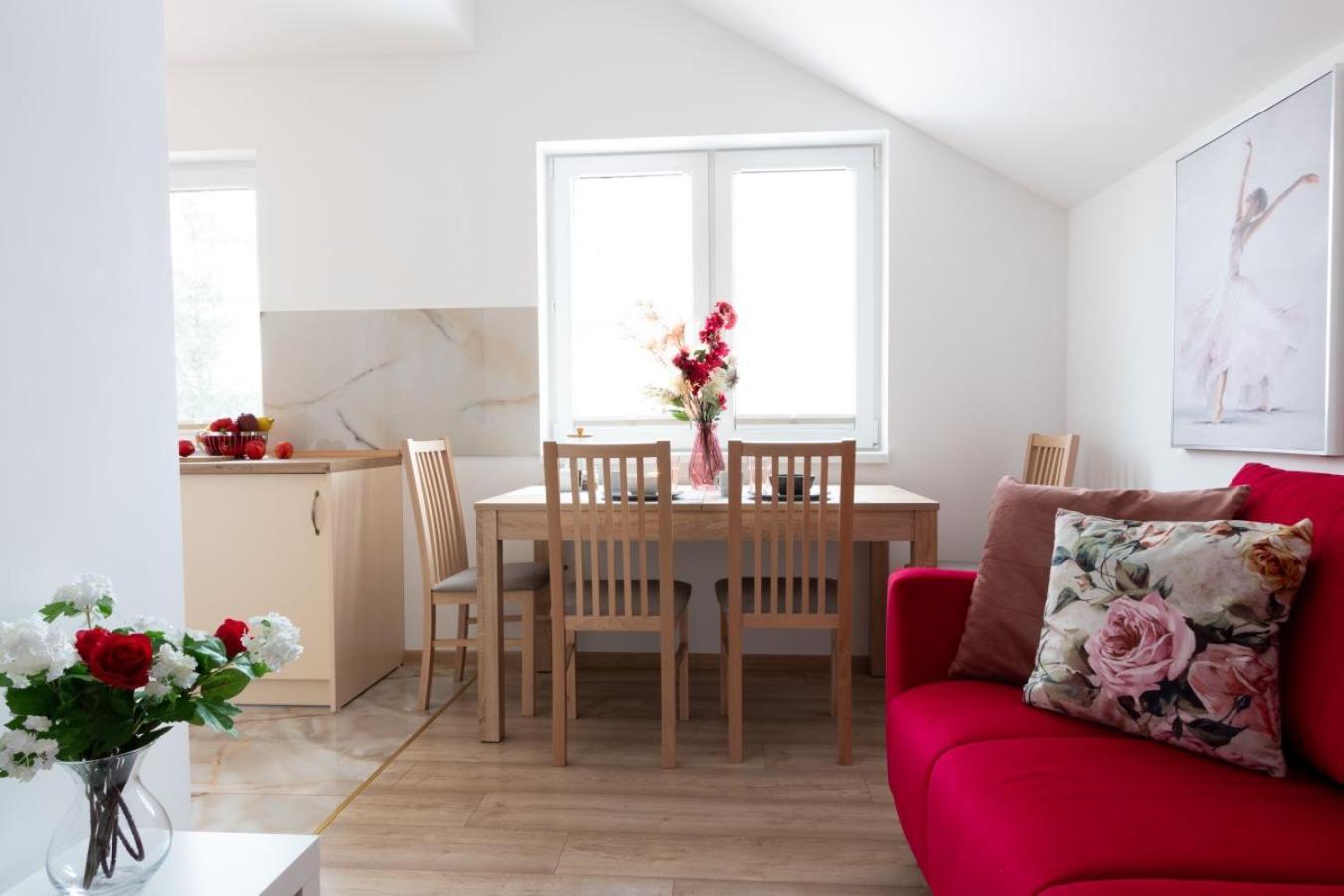 Apartamenty Gorki Male Tuszyn Exteriör bild