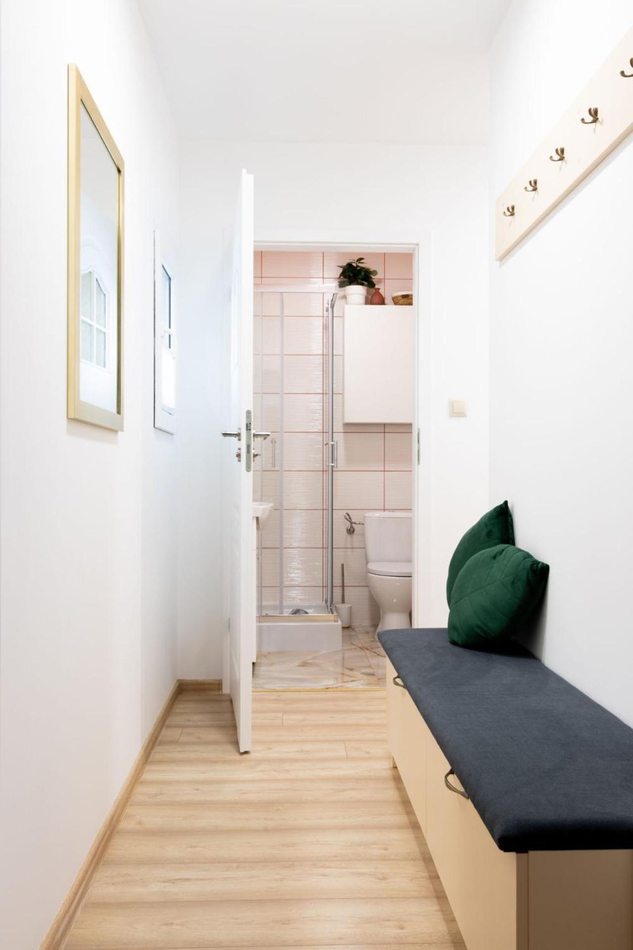 Apartamenty Gorki Male Tuszyn Exteriör bild