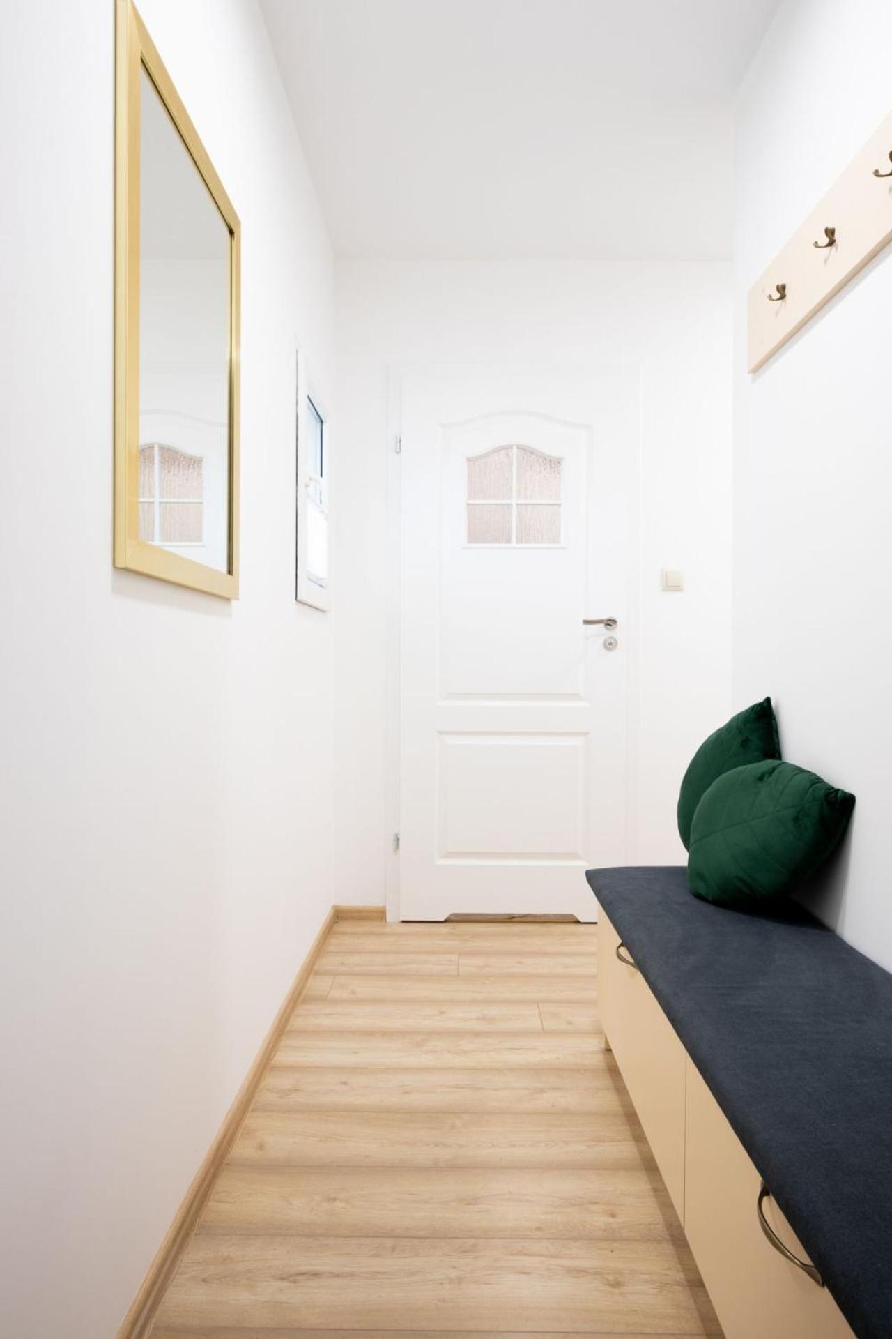 Apartamenty Gorki Male Tuszyn Exteriör bild