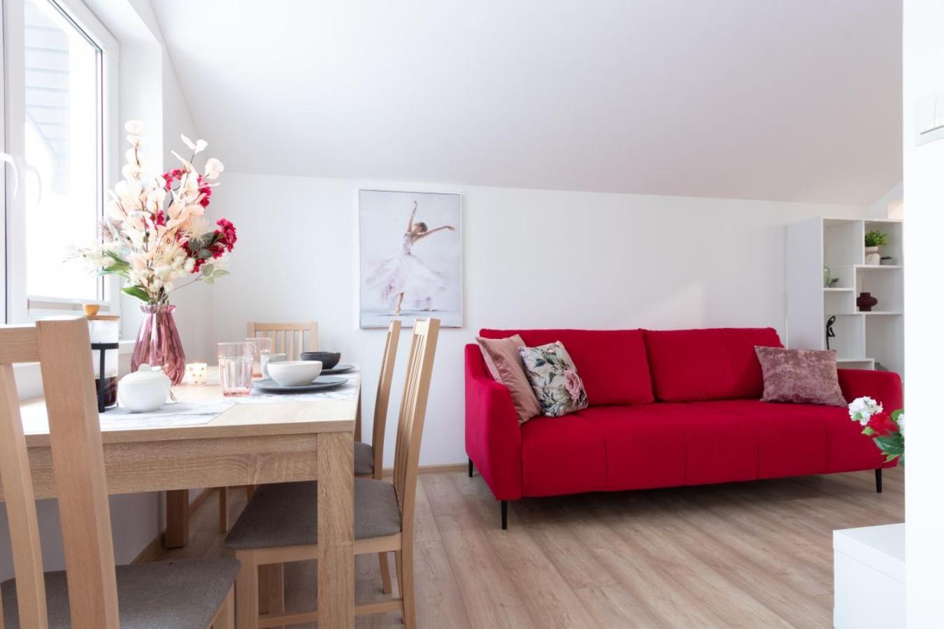 Apartamenty Gorki Male Tuszyn Exteriör bild